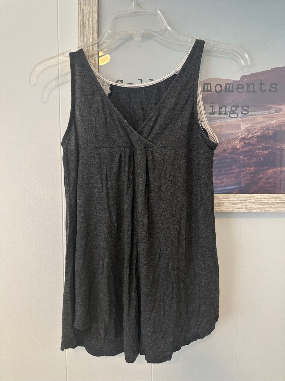 Size XSmall Vanity Charcoal Gray Tank Top with White Floral Graphic &  Lace Trim - Picture 3 of 4